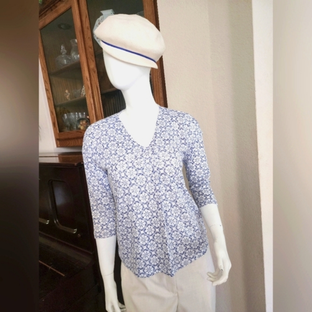 EUC- Bobeau Light Blue and White Knit Top!!💙🌸💙